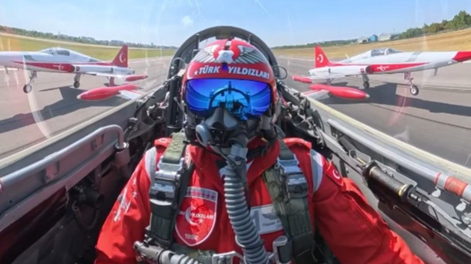 Türk Yıldızları'ndan Romanya'da nefes kesen görüntüler