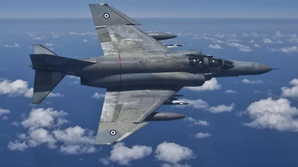 Yunanistan'da F-4 savaş uçağı düştü