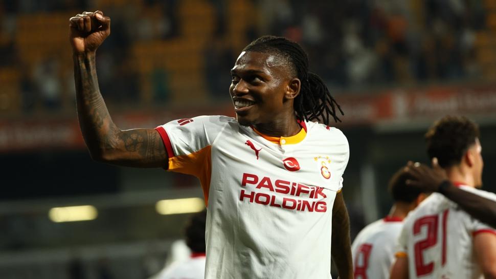 Rafael Leao: Okan Buruk'la iletişimimiz çok iyi