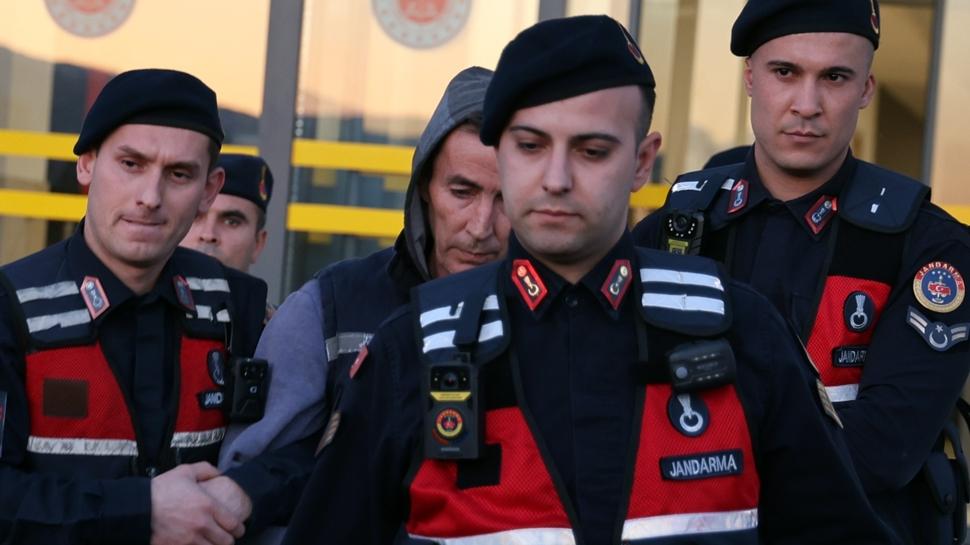 Pes dedirten savunmaya oğlu karşı çıktı: Annemi tüfekle kovaladığını biliyorum