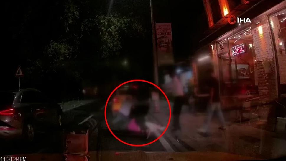 Taksici müşterisine dehşeti yaşattı! Araçtan indirip darbetti