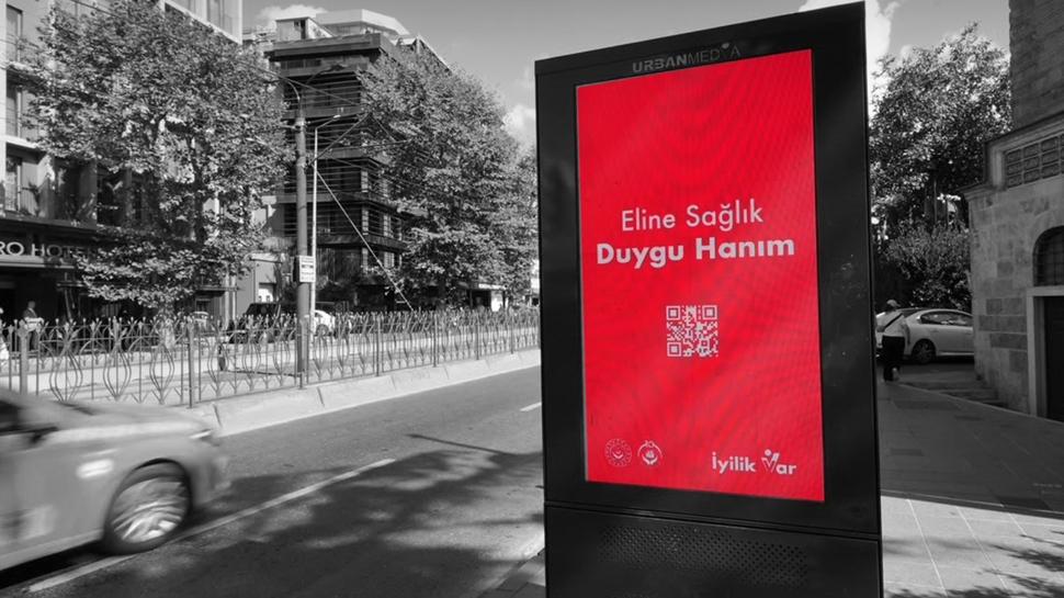 Billboardlarda gizemli QR kod: Gören dönüp bir daha bakıyor