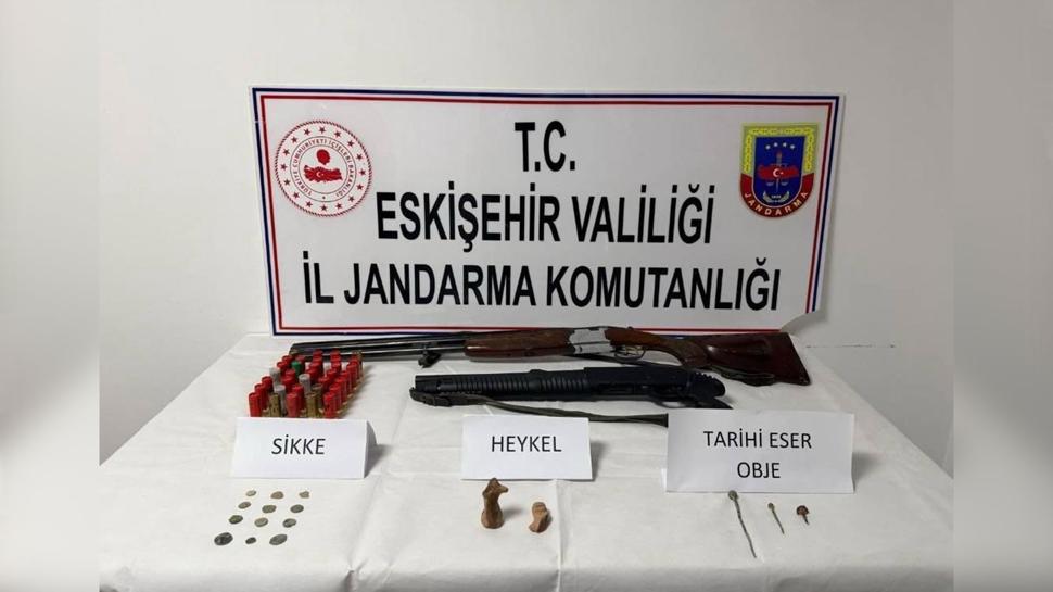 Eskişehir'de düzenlenen operasyonda tarihi eserler ele geçirildi