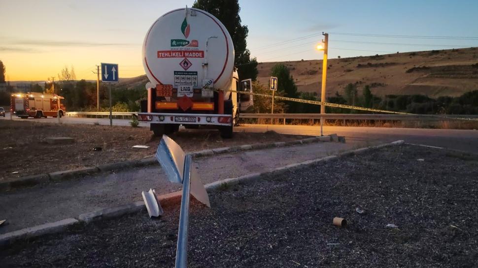 Isparta'da korkutan kaza... Kamyon ile LNG tankeri çarpıştı