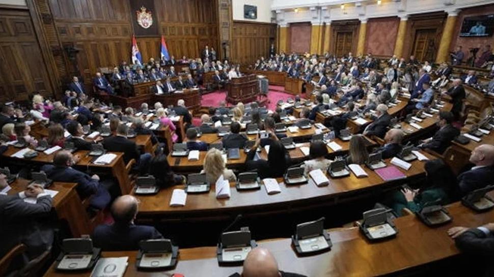 Sırbistan'da parlamento depremi! Vucic, Meclisi feshetti