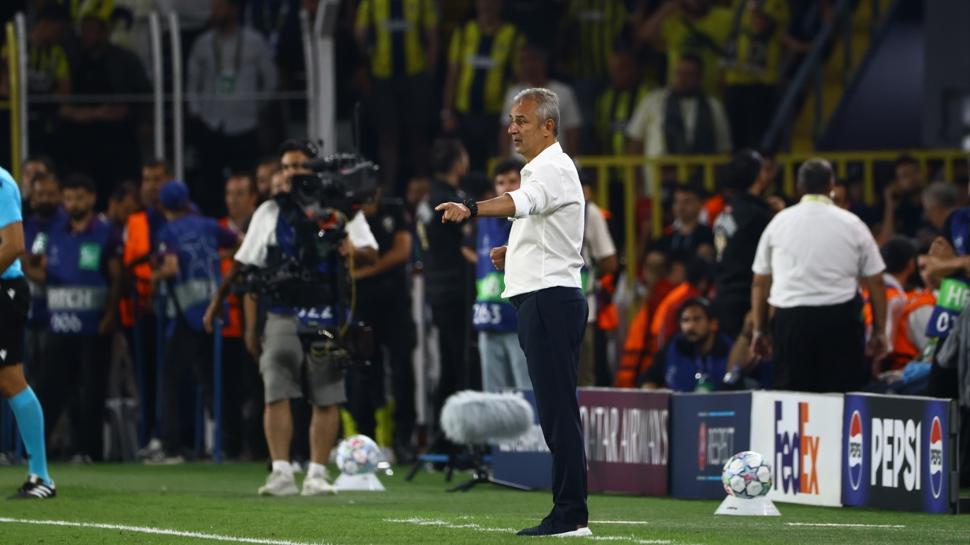 Fenerbahçe’den açıklama! İsmail Kartal’a şişe atan taraftar tespit edildi