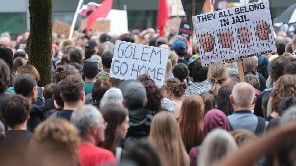 Slovenya'da İsrail Büyükelçiliği protesto edildi