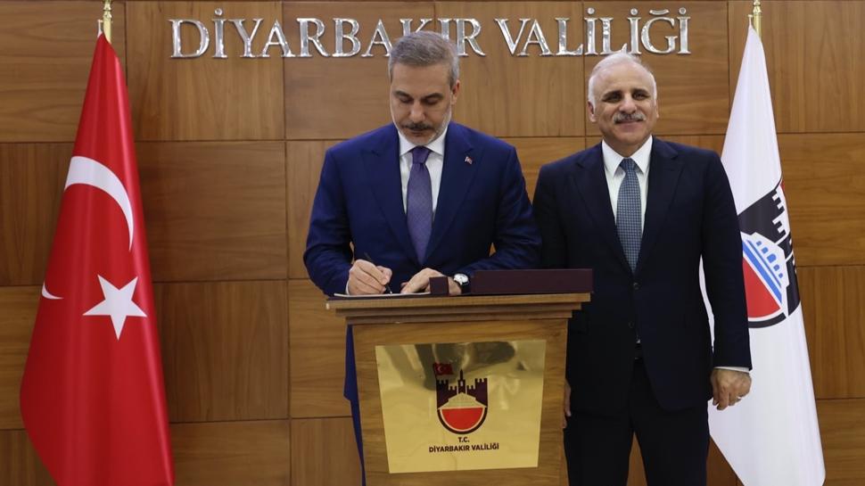 Bakan Fidan, Vali Zorluoğlu ile bir araya geldi