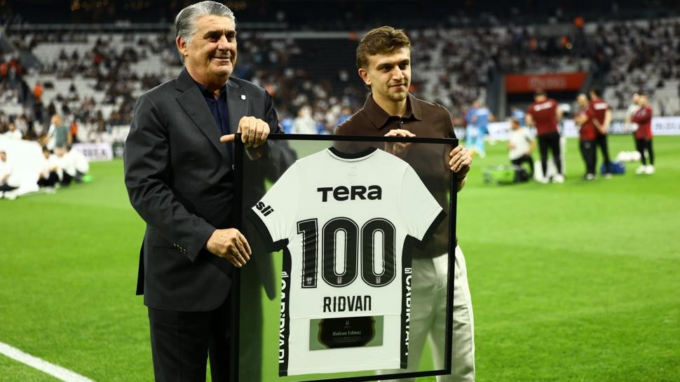 Beşiktaş'ta Rıdvan Yılmaz dalya plaketini aldı