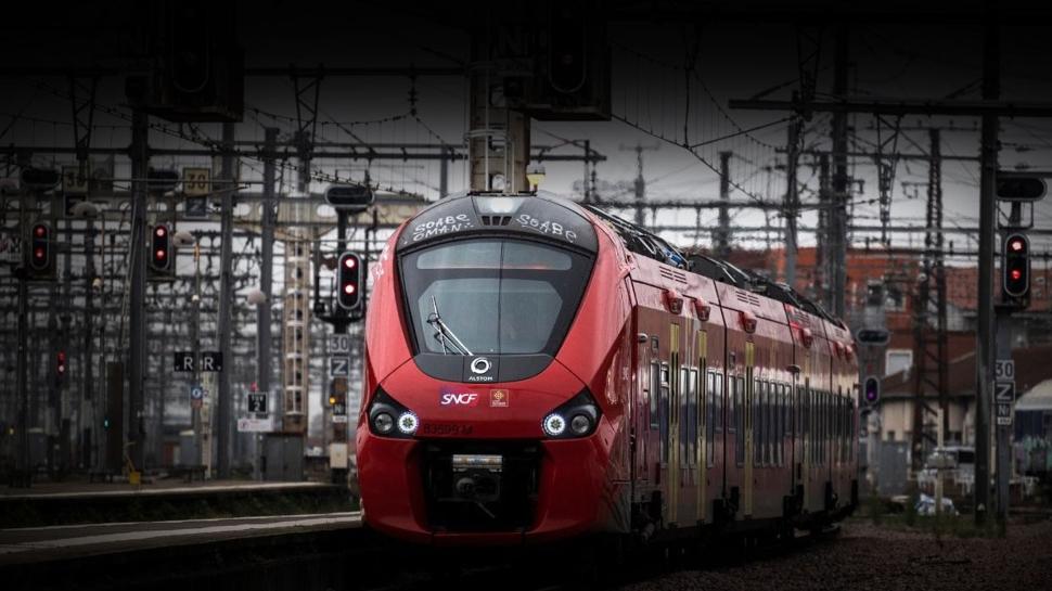 Fransa'da sabotaj gibi facia: Tren raydan çıktı, 180 yolcu dehşeti yaşadı