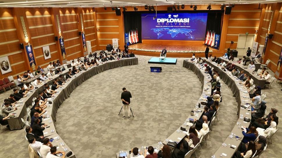 AK Parti İstanbul İl Gençlik Kolları'ndan gençlere küresel diplomasi eğitimi