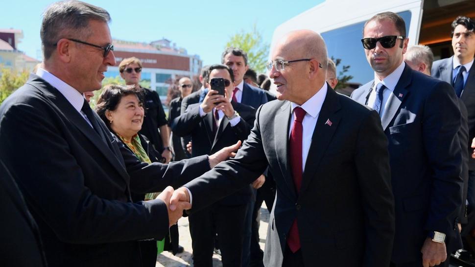 Bakan Şimşek, Bolu'da ziyaretlerde bulundu