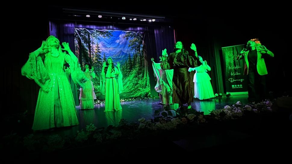 "Kalpten Kalbe" tiyatro çalışmasıyla çocuklar sahne aldı