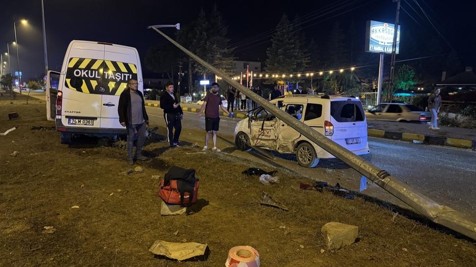 Düğün dönüşü feci kaza: 3'ü çocuk 19 yolcu yaralandı