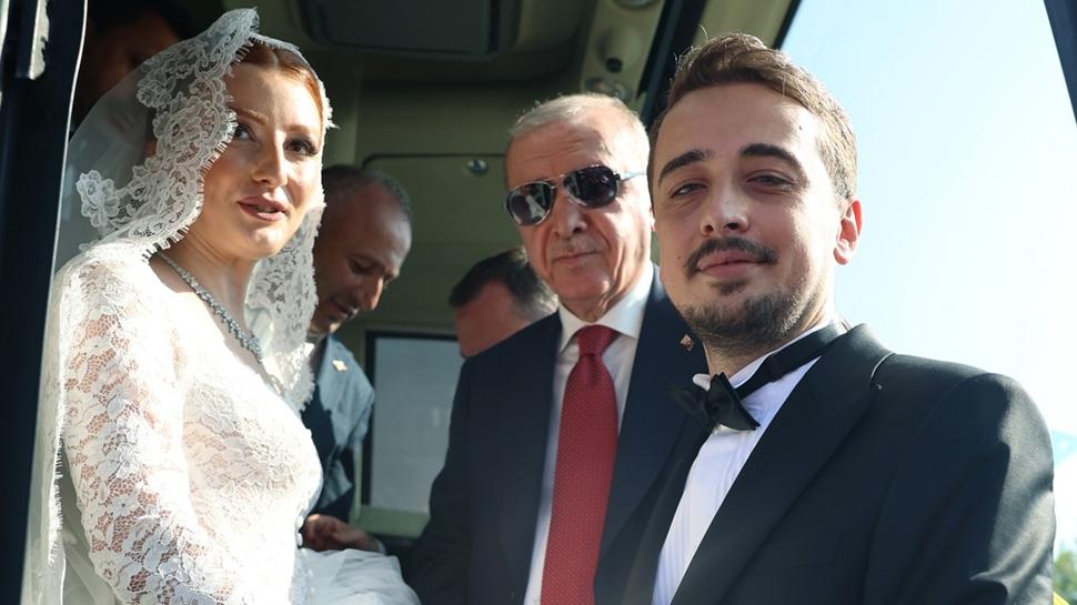 Düğün salonu yerine Başkan Erdoğan'ı karşılamaya gittiler: Genç çifti otobüse davet etti