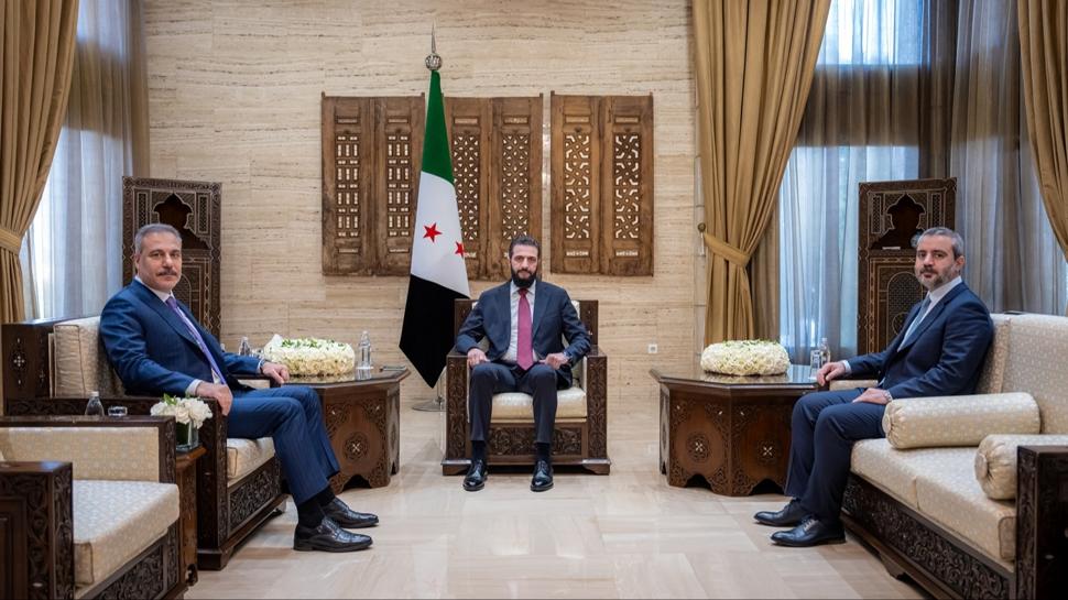 Şam'da önemli toplantı... Bakan Fidan, Suriye Cumhurbaşkanı Şara ile görüştü