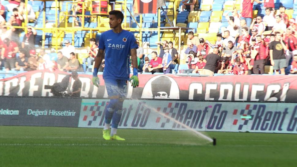 Süper Lig'de ilginç anlar! Fıskiyeler çalıştı, maç durdu