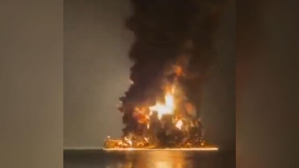 Hürmüz Boğazı'nda feci olay... Süper tanker mayına çarptı
