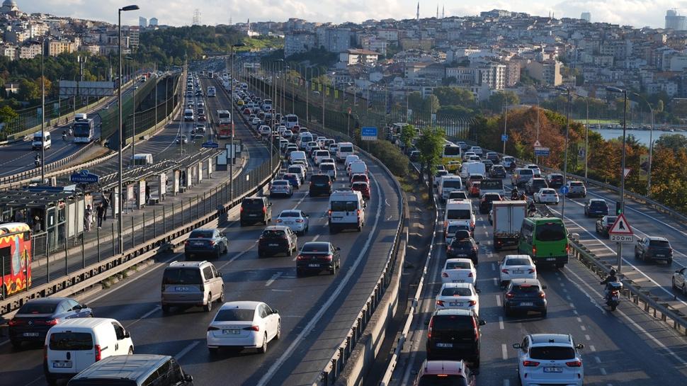 İstanbul'da trafik yoğunluğu yaşanıyor