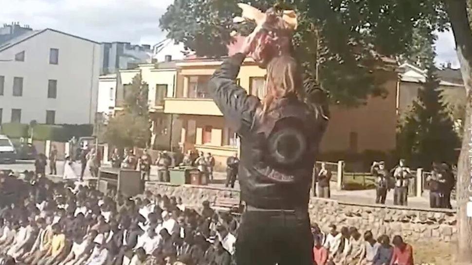 Cuma namazı sırasında "domuz başı" provokasyonu! Tepkiler çığ gibi büyüyor