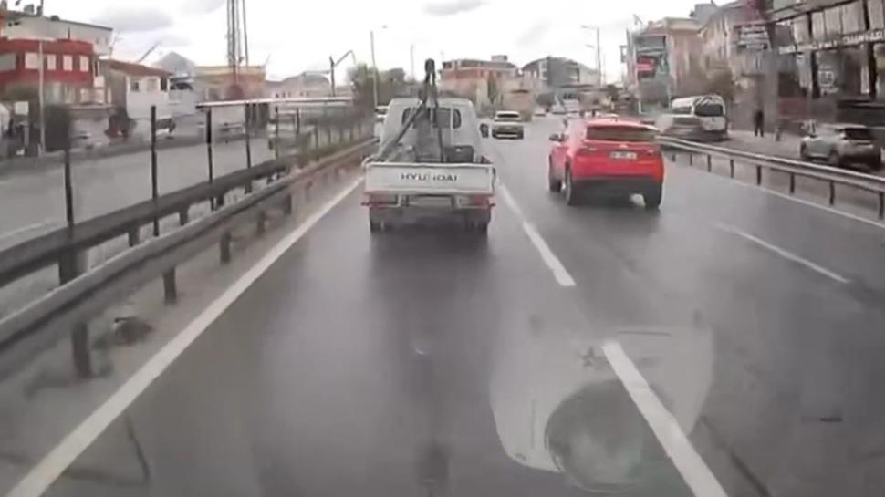 Ambulansa yol vermeyen duyarsız sürücü yakalandı