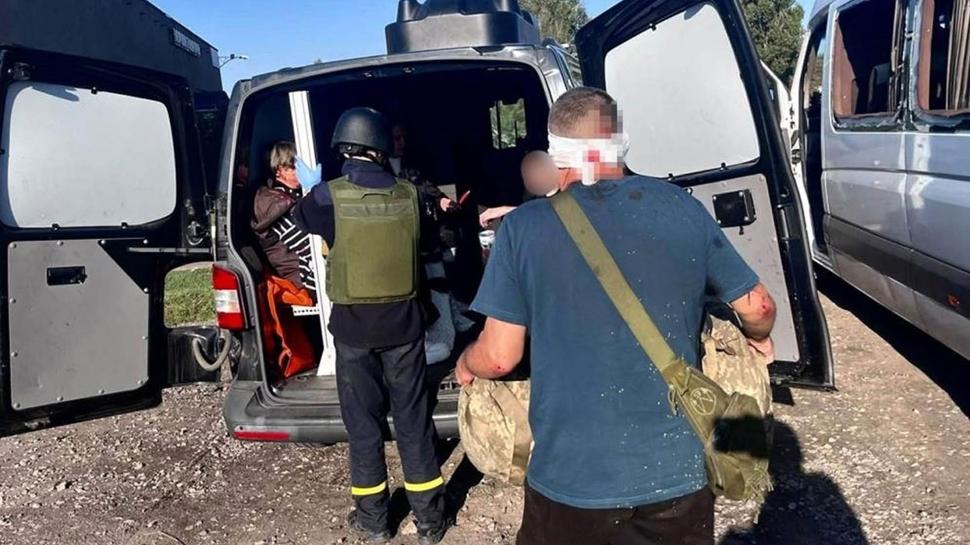 Rusya sivilleri hedef aldı! Ukrayna'da minibüse saldırı: Ölü ve yaralılar var