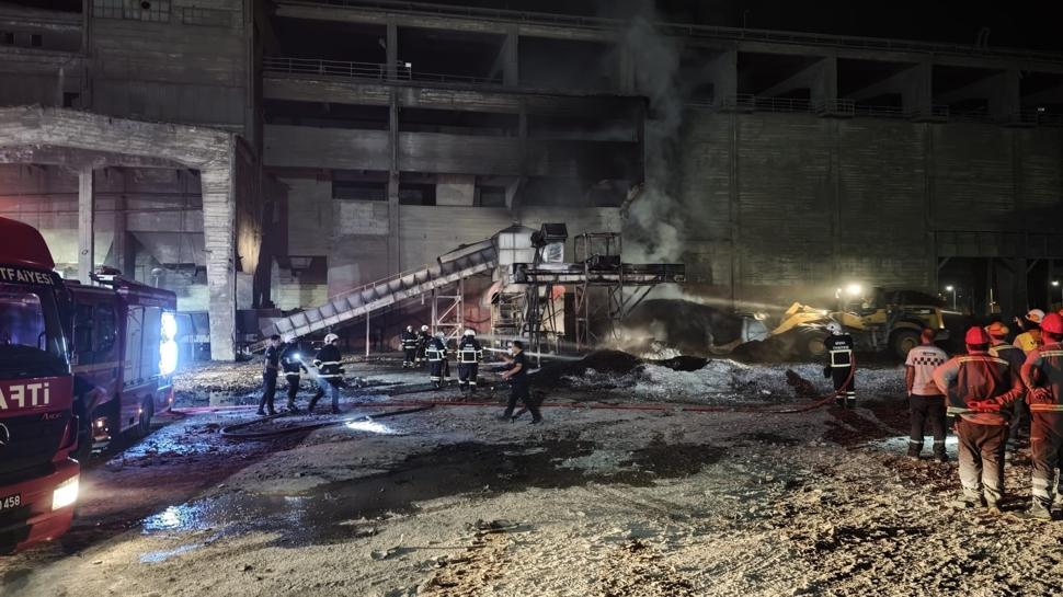 Sivas'ta çimento fabrikasında yangın paniği: Alevler büyümeden söndürüldü