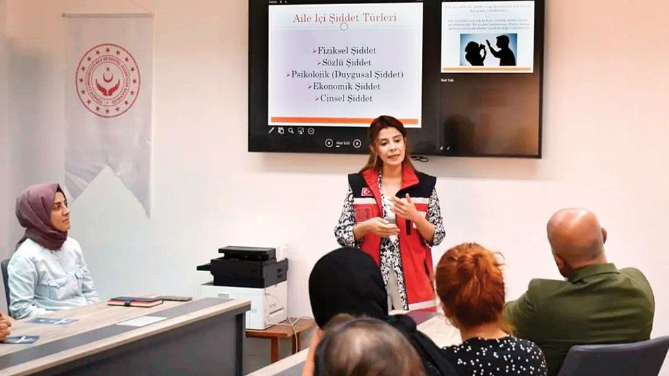 Ailelere "okul hayatı" eğitimi