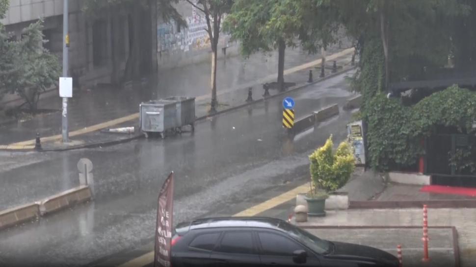 Ankara'da sağanak olumsuz etkiledi
