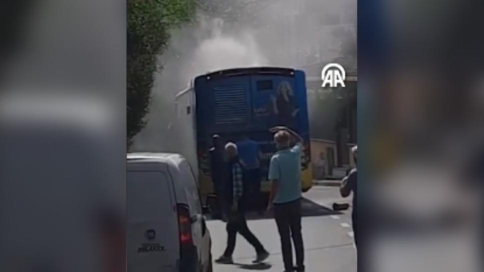Faciadan dönüldü: İETT otobüsü alev aldı