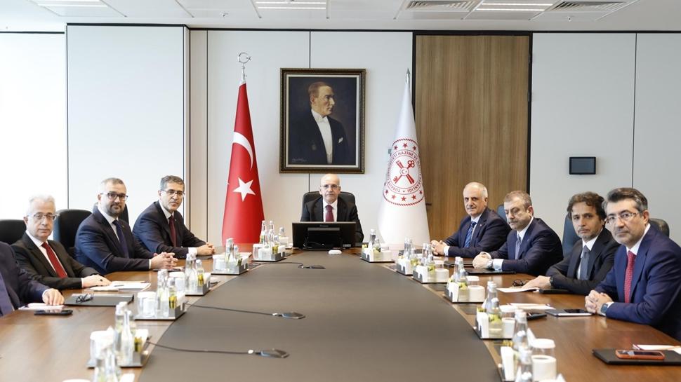 Piyasalardaki gelişmeler masada! Bakan Şimşek ekonomi yönetimini topladı