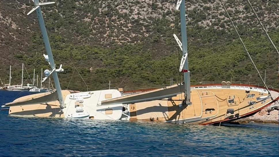 Bodrum açıklarında lüks gulet kazası! Kayalıklara çarparak yan yattı