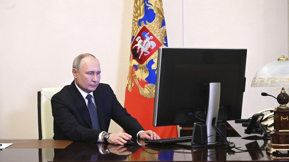 Rusya sandık başında... Putin, oyunu uzaktan kullandı