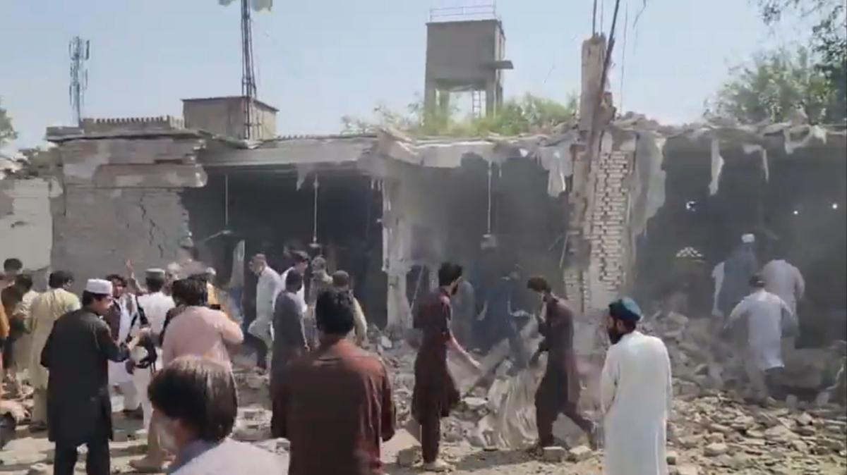 pakistan cami saldırı patlama ölü yaralı fotoğrafları resimleri