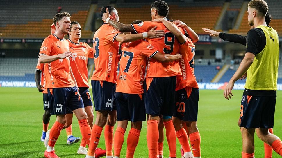 Başakşehir, evinde 4 golle nefes aldı