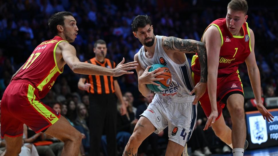 Anadolu Efes, hazırlık turnuvasında şampiyon!