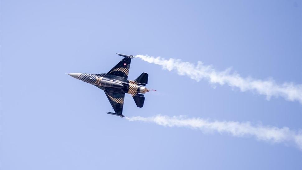 Ay yıldızlı gurur Fransa semalarında! SOLOTÜRK'ten nefes kesen F-16 gösterisi
