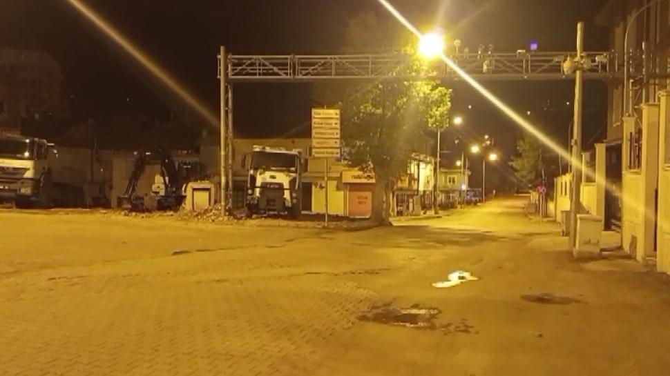 Gece yarısı depremle uyandılar! 5.0 büyüklüğündeki deprem 5 ili salladı