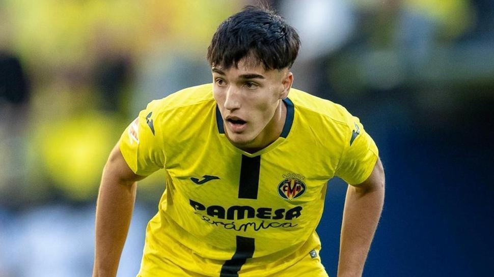 Villarreal'in yeni göz bebeği Carlos Macia