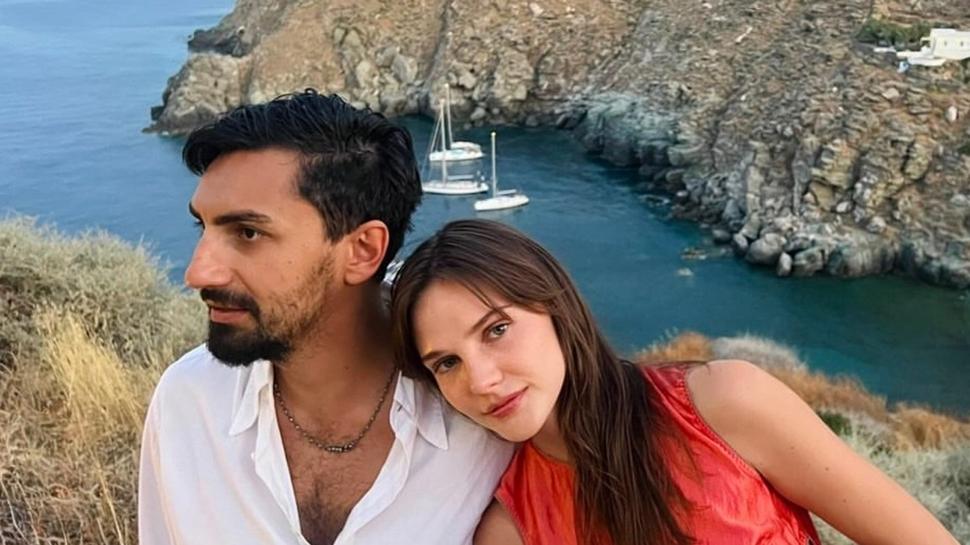 Eşi kamerayı açtı ama... Alina Boz'a Sadri Alışık Ödülleri'nde hayal kırıklığı!