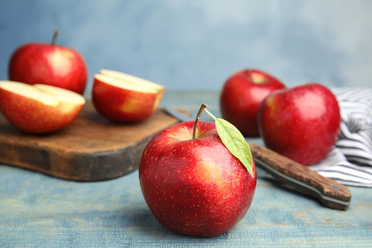 freshapplesonwoodenb-220920269f78374b.jpg