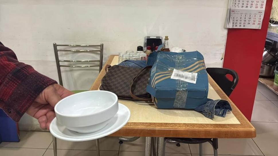 Tabak siparişine kokmuş pantolon geldi! İnternet siparişi esnafı şok etti