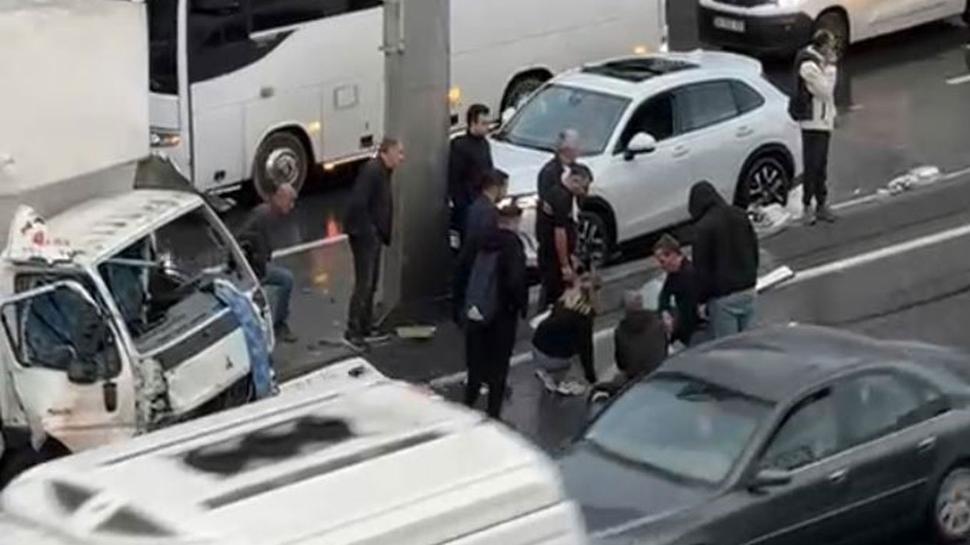 E-5'te can pazarı: Ağır yaralı sürücüye kalp masajı yapıldı