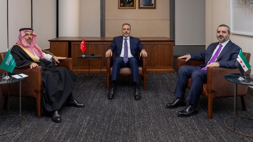 Türkevi'nde kritik zirve: Bakan Fidan üçlü zirveye ev sahipliği yaptı