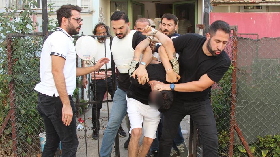 Cezaevi firarisinden dehşet! Polise ateş açıp, el bombasının pimini çekti
