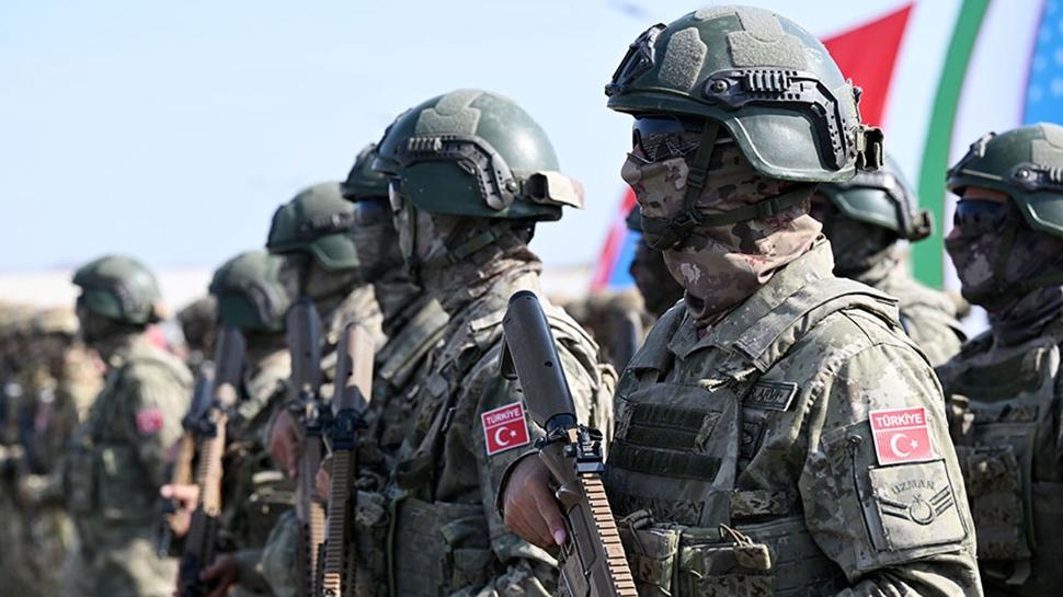 Türk dünyası sahaya indi! Türkiye, Azerbaycan ve Özbekistan'dan gövde gösterisi