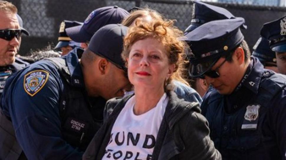 Susan Sarandon ve Hannah Einbinder'e Netanyahu kelepçesi