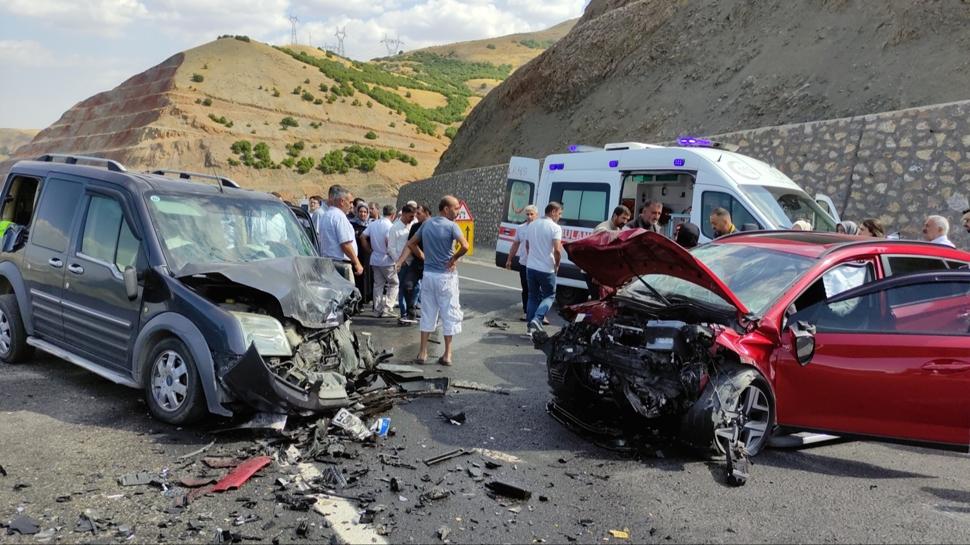 Bingöl'de feci kaza: 5 kişi yaralandı