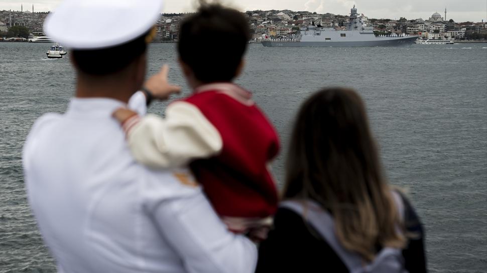 Preveze Deniz Zaferi kapsamında İstanbul Boğazı'ndan geçiş yapıldı