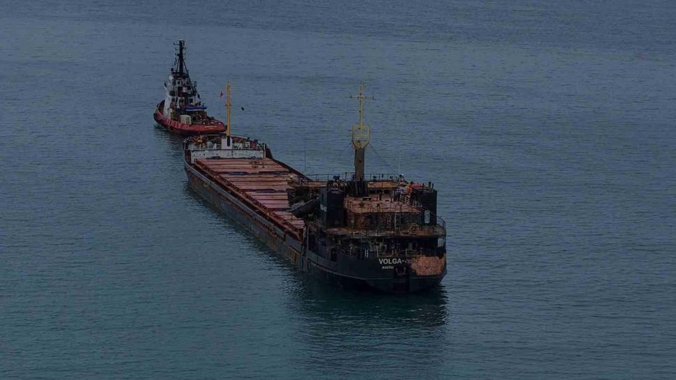Karadeniz'de saldırıya uğramıştı: Hasarlı gemi Trabzon açıklarında